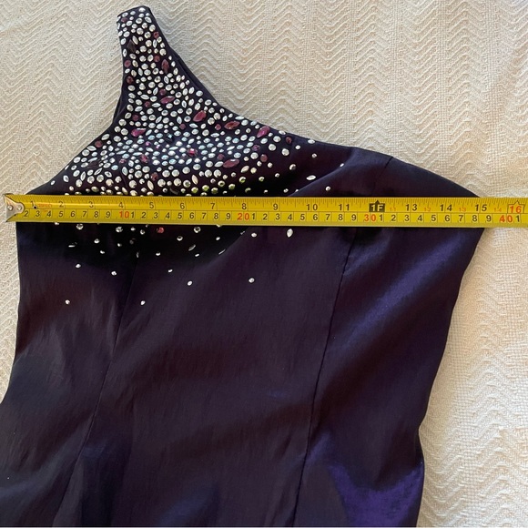 Vintage One-Shoulder Embellished Dress Size Small (6 vintage) - Picture 11 of 17